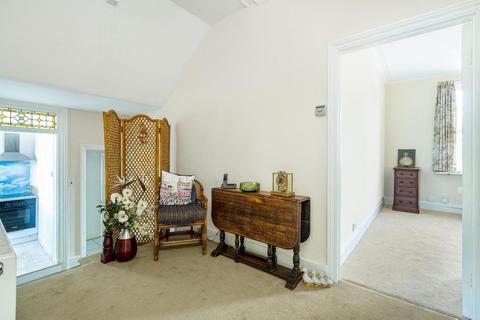 102a Lower Ham Road, Kingston Upon Thames, KT2 5BD
