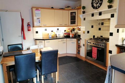 4 bedroom end of terrace house to rent, Penchwintan Road, Bangor, Gwynedd, LL57