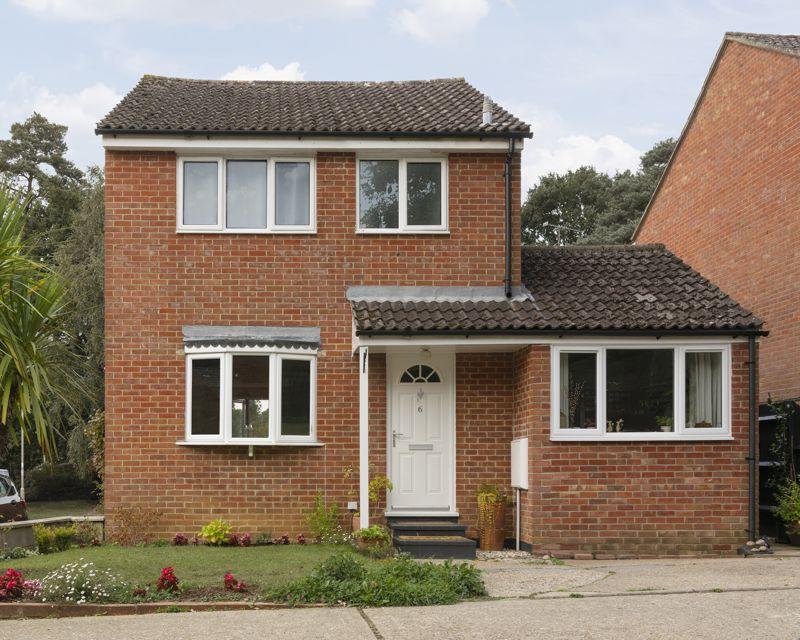 Dudley Close, Bordon 4 bed detached house £375,000