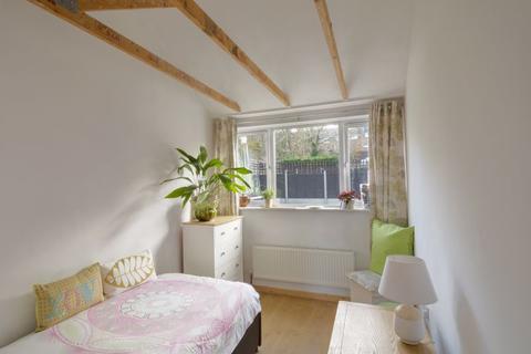 6 Dudley Close, Whitehill, Bordon, GU35 9PY