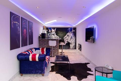 6 Harton Close, Bromley, BR1 2UD