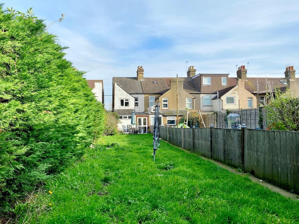 Main Road, Sutton At Hone, Dartford, DA4 3 bed end of terrace house £