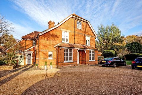 Garden Flat 1, Greenways Court, 77 Kennel Ride, Ascot, SL5 7NU