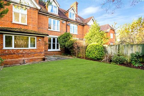 Garden Flat 1, Greenways Court, 77 Kennel Ride, Ascot, SL5 7NU