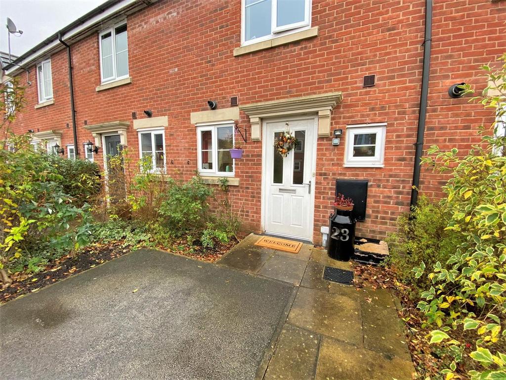 Oakdale Drive, Calderstones Park... 2 bed terraced house £175,000