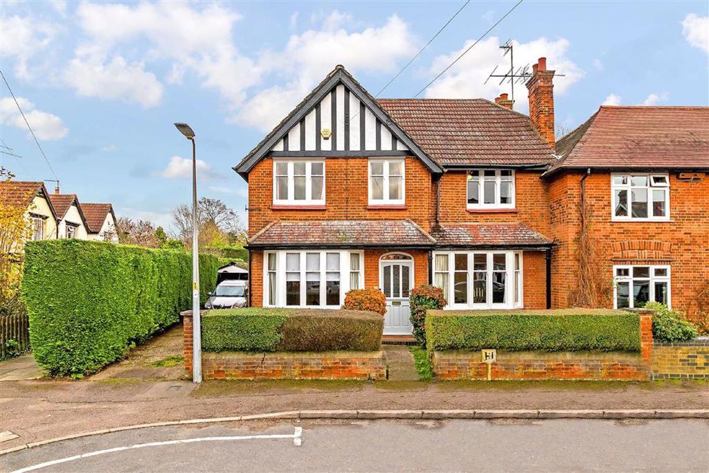 Stanmore Road, Stevenage, Herts, SG1 4 bed semidetached house for sale