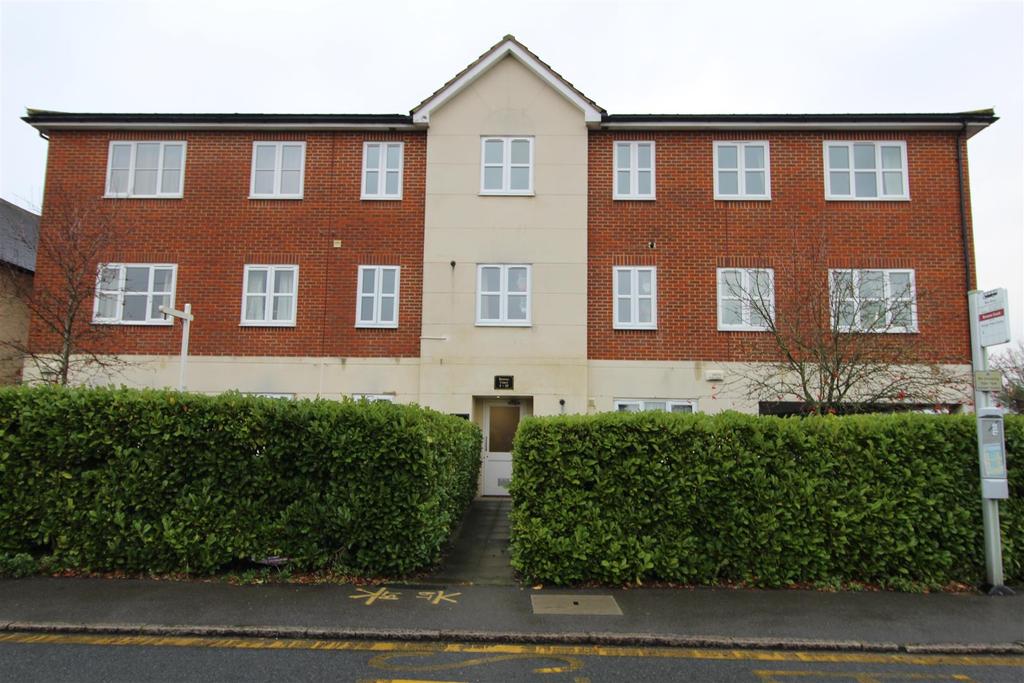 Bower Way, Cippenham 2 bed flat £1,150 pcm (£265 pw)