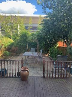 18 Cobham Close, Enfield, EN1 3SU