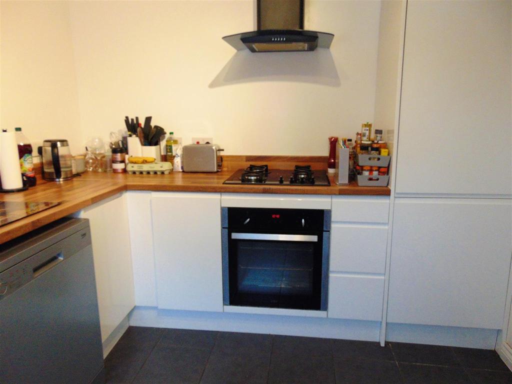 Kitchen 1a.jpg