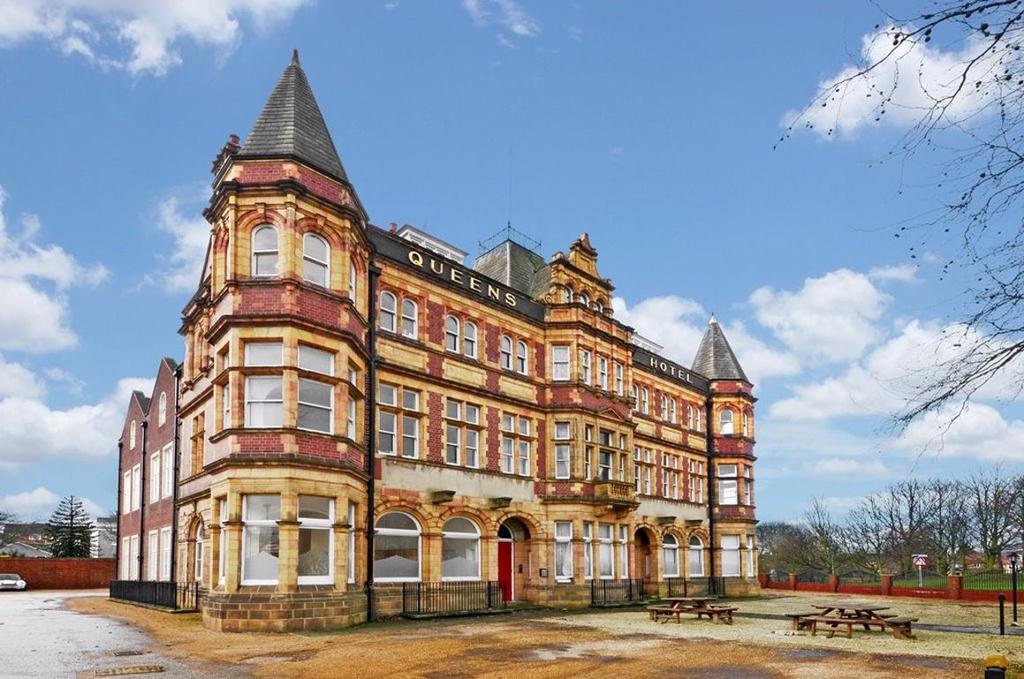 Queens Hotel Apartments, Pontefract, WF8 2 bed apartment £450 pcm (£