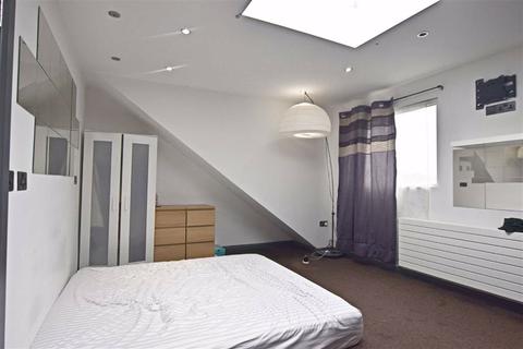 2 Coltman Close, Gloucester, GL1 3QJ