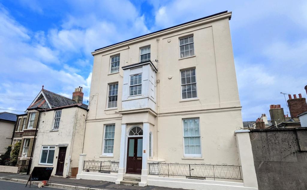 Spencer Road, Ryde 2 bed apartment £175,000