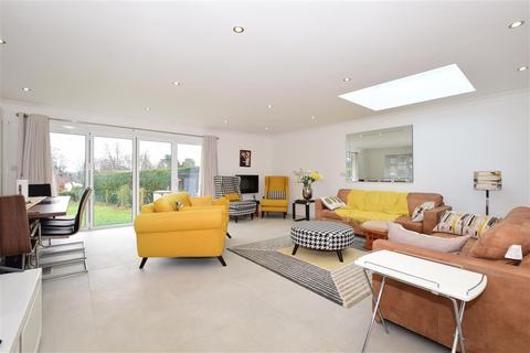 7 Chertsey Close, Kenley, CR8 5LN
