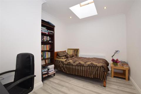 7 Chertsey Close, Kenley, CR8 5LN