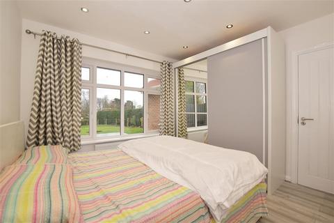 7 Chertsey Close, Kenley, CR8 5LN