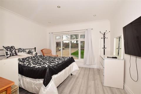 7 Chertsey Close, Kenley, CR8 5LN