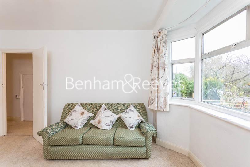 Connell Crescent, Ealing, W5 2 bed apartment £1,300 pcm (£300 pw)