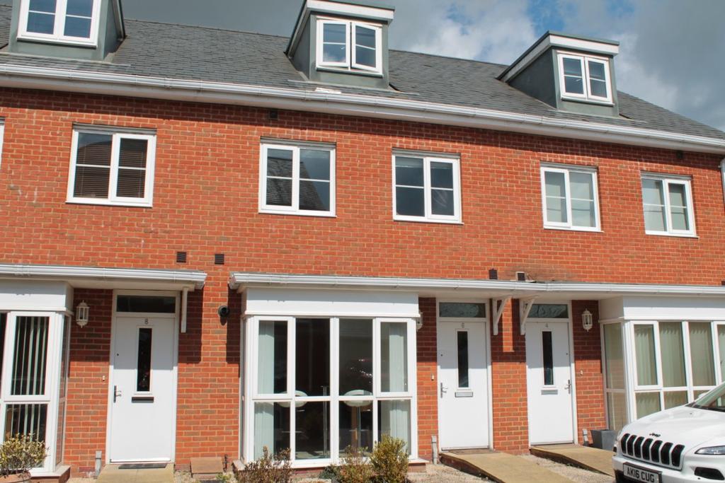 Reynolds Avenue, Redhill 3 bed terraced house £1,750 pcm (£404 pw)