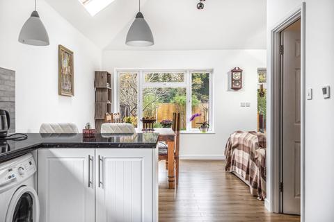 9 Fairfax Road, Woking, GU22 9HN