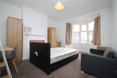 37 Woodvale Avenue, London, SE25 4AD