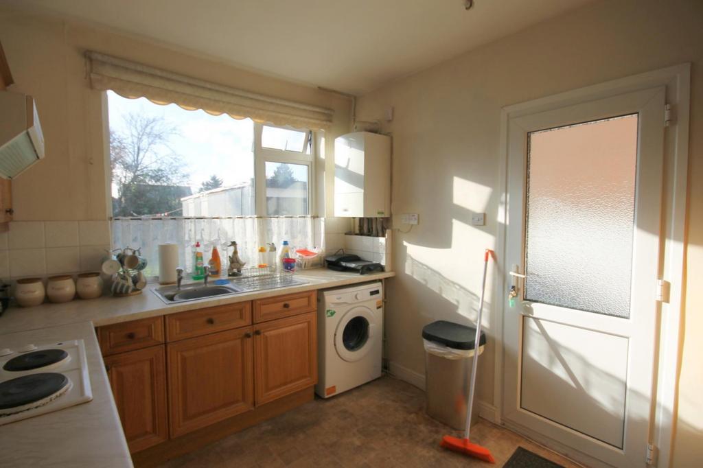 Parkfield Road, Feltham, TW13 2 bed bungalow £375,000