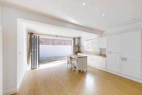 19 Hearne Road, London, W4 3NJ