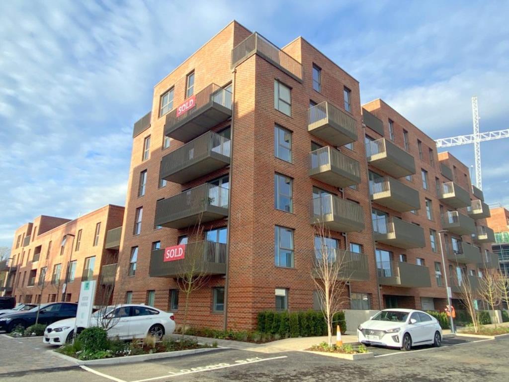 Hazeview Apartments, Hargrave Drive... 1 bed apartment £1,195 pcm (£