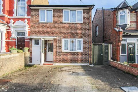 18 Brunswick Grove, London, N11 1HN