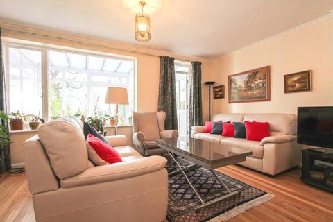 18 Brunswick Grove, London, N11 1HN