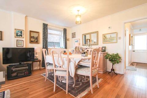 18 Brunswick Grove, London, N11 1HN
