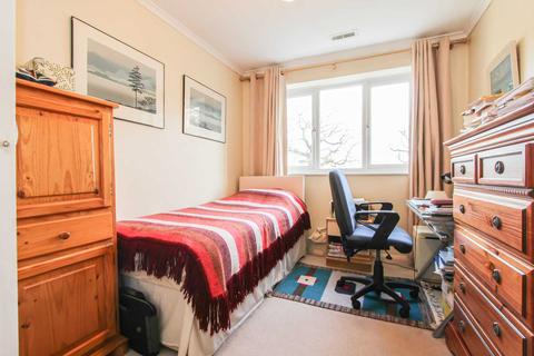 18 Brunswick Grove, London, N11 1HN