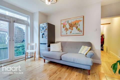 144 Mersham Road, Thornton Heath, CR7 8NQ