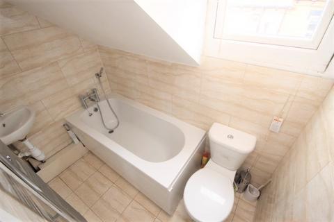 4 bedroom terraced house to rent - Quarry Place, Woodhouse, Leeds, LS6 2JT
