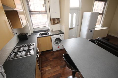 4 bedroom terraced house to rent, Quarry Place, Woodhouse, Leeds, LS6 2JT