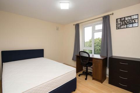 3 bedroom apartment for sale, Macfarlane Road, Shepherds Bush, London W12 7JY