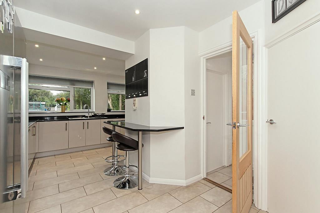 Hig-Kitchen 1.jpg