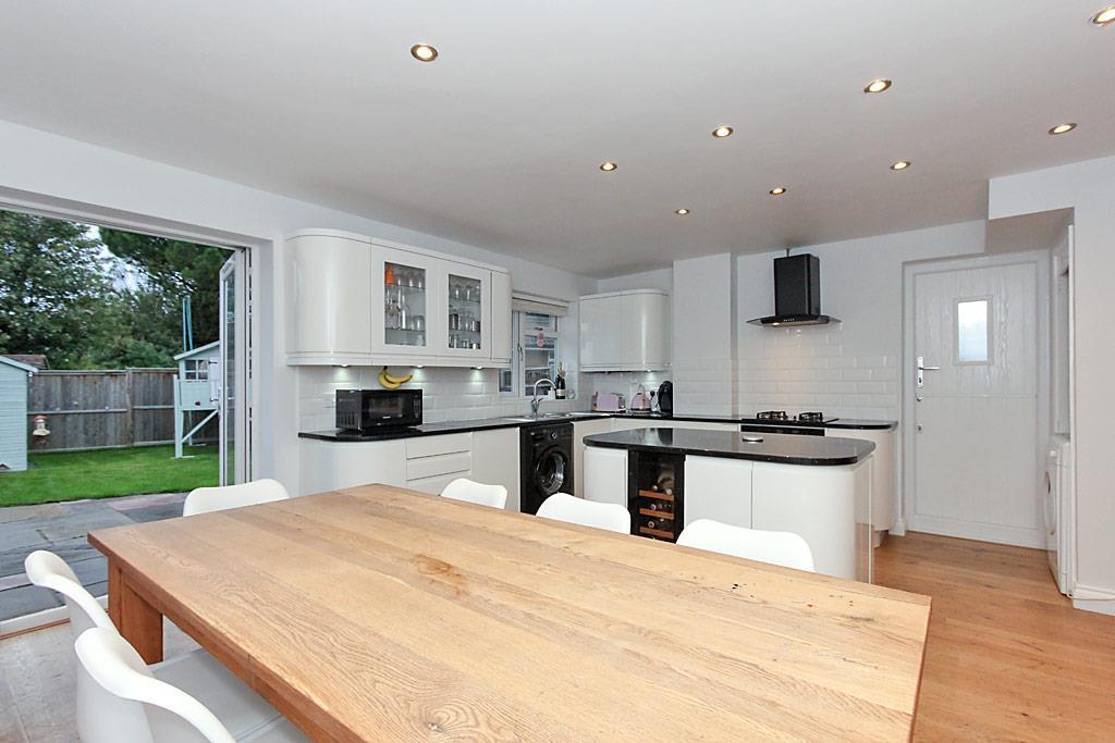 West Ridge, Sittingbourne, Kent, ME10 3 bed semidetached house £325,000