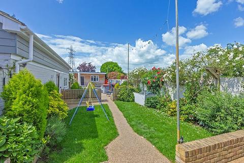 4 bedroom detached house for sale, Bobbing Hill, Bobbing, Sittingbourne, Kent, ME9