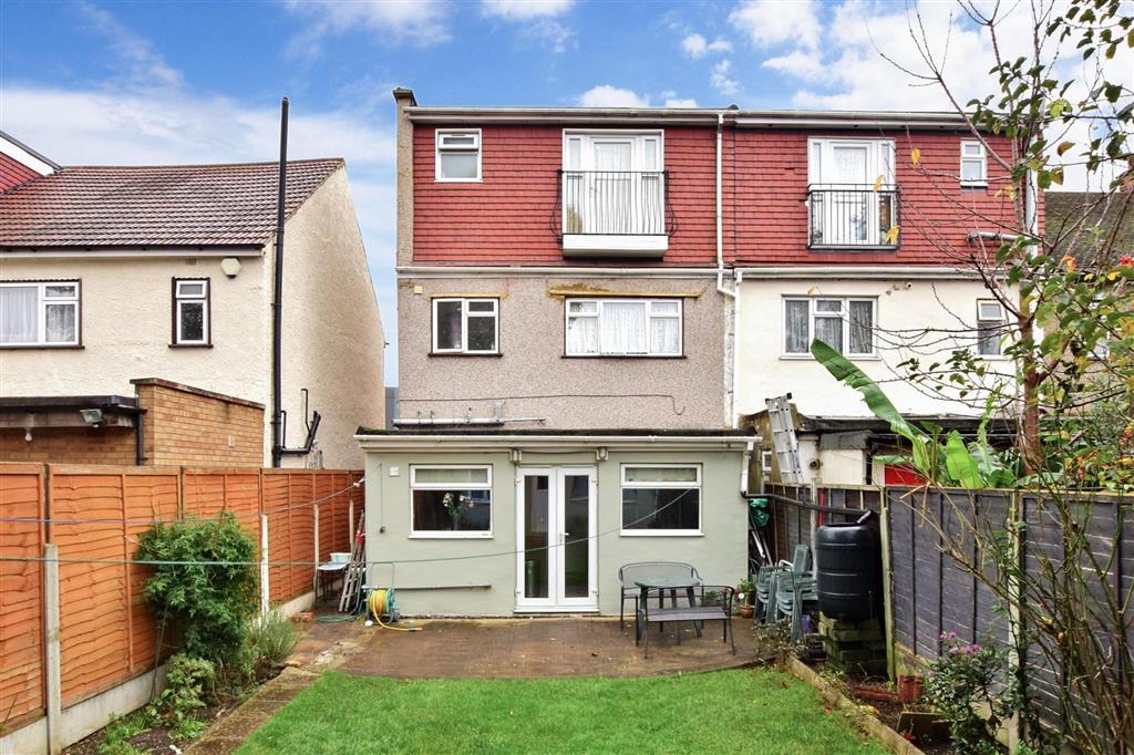 Gantshill Crescent, Gants Hill, Ilford, Essex 4 bed semidetached house £625,000
