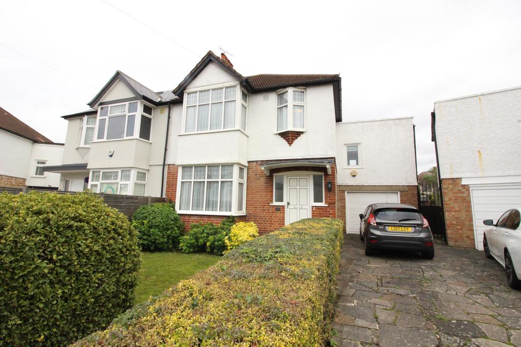 Elm Walk, Raynes Park SW20 4 bed semidetached house £950,000