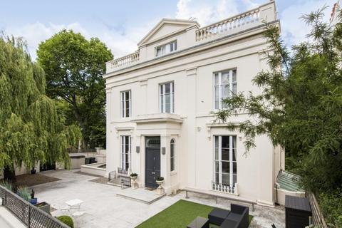 16 Warwick Avenue, London, W2 1XB