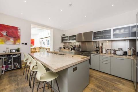 16 Warwick Avenue, London, W2 1XB