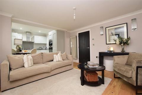 2 Pilgrim Lane, Dorking, RH4 1GQ