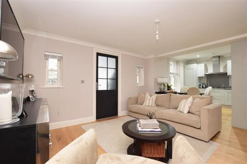 2 Pilgrim Lane, Dorking, RH4 1GQ