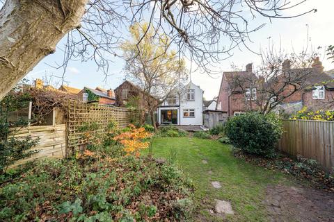 38 Harrogate Road, Caversham, Reading, RG4 7PN