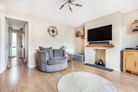 3 Farm Close, Aston, Bampton, OX18 2DR