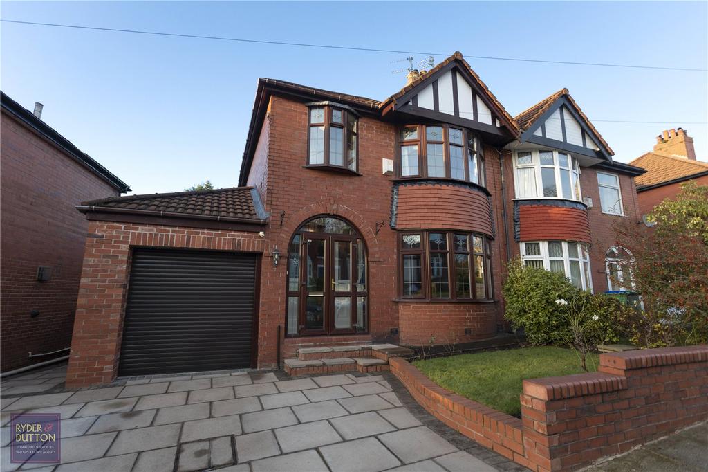 Parkside, Alkrington, Middleton, Manchester, M24 3 bed semidetached house £315,000