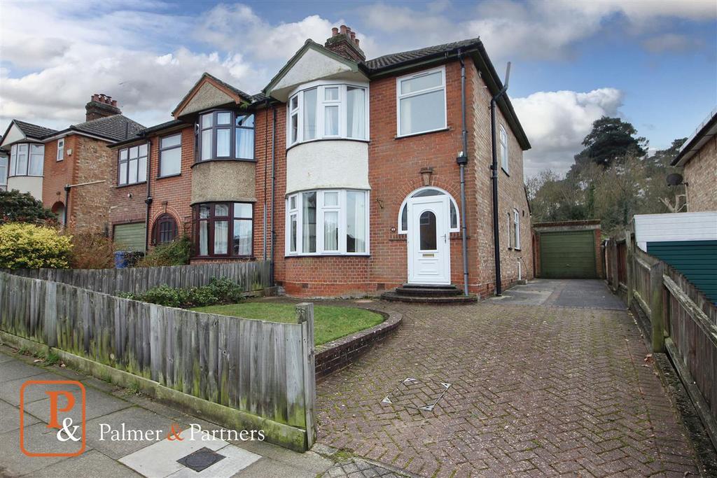 Pine View Road, Ipswich 3 bed semidetached house £220,000