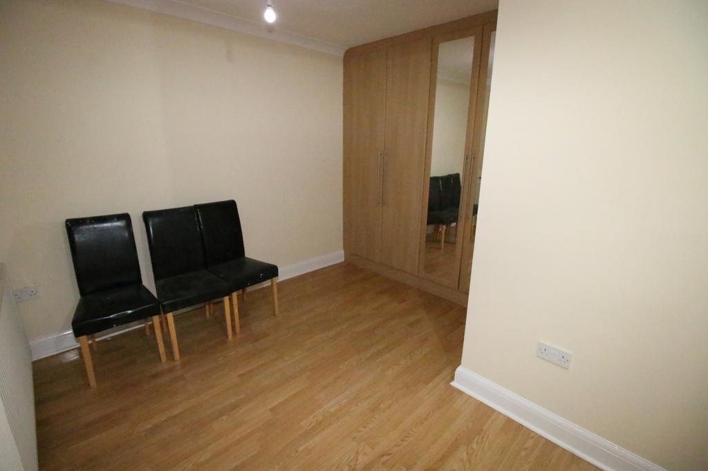 Ellerman Avenue, TWICKENHAM, Greater... Flat share £600 pcm (£138 pw)