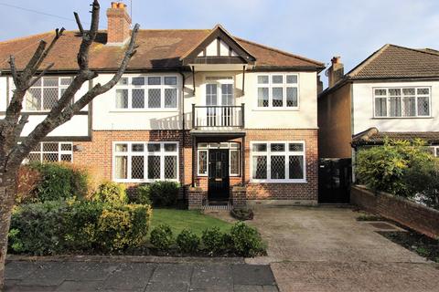 18 Upper Pines, Banstead, SM7 3PX